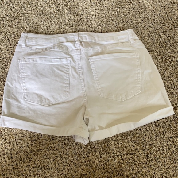 White denim shorts - Picture 2 of 2